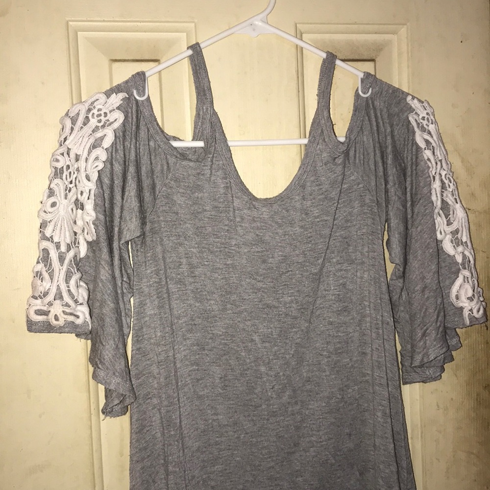grey shirt